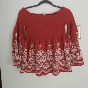 Off the Shoulder embroidered blouse